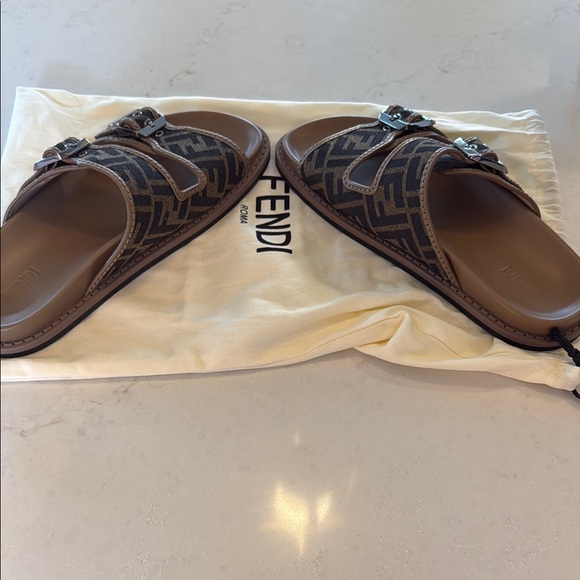 WEEKEND FLASH SALE! 💯 Authentic Fendi Brown Slide Sandals Size 8 - Picture 9 of 14